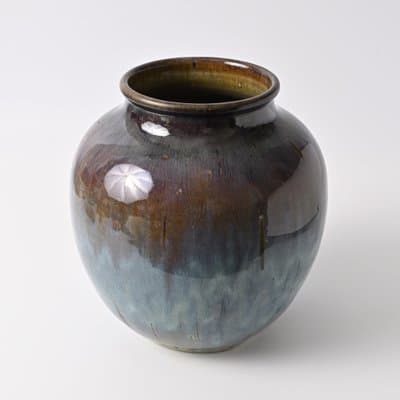 Very nice pottery vase. Hand spun.